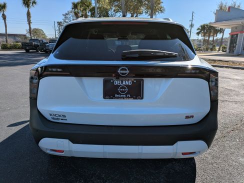 New 2026 Nissan Kicks SR image 5