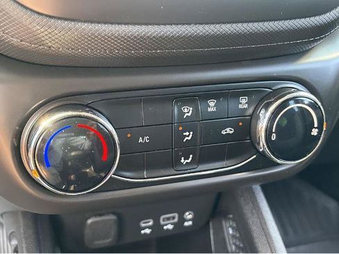 Used 2023 Chevrolet TrailBlazer LS AWD/4WD image 28