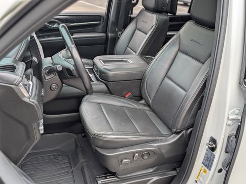 Used 2023 GMC Yukon XL Denali image 16