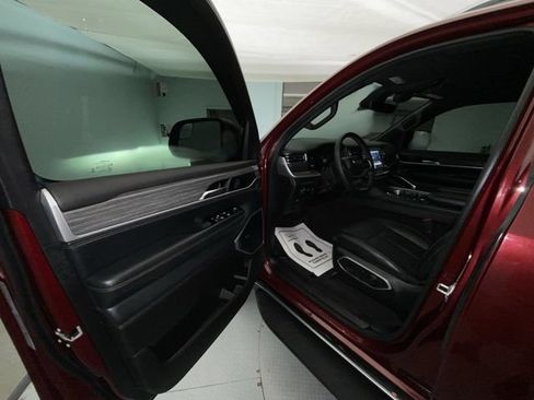 Used 2022 Jeep Wagoneer Series III AWD/4WD image 11