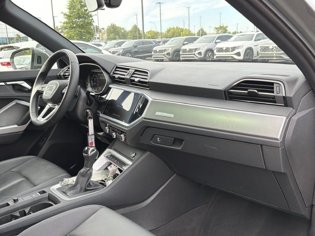 Used 2025 Audi Q3 2.0T Premium AWD/4WD image 19