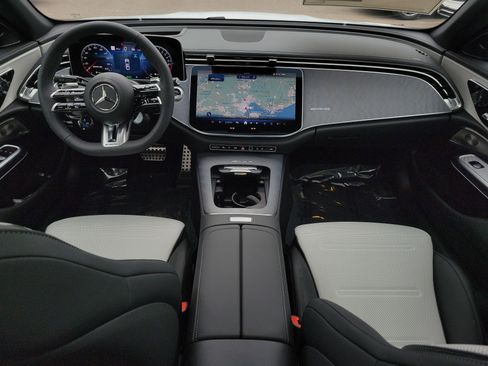 New 2026 Mercedes-Benz E 53 AMG e 4MATIC Sedan image 16