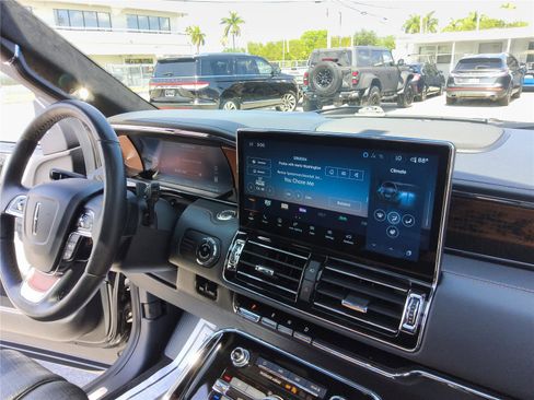 Used 2024 Lincoln Navigator Black Label AWD/4WD image 27