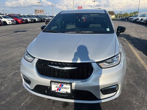 New 2026 Chrysler Pacifica Select image 1