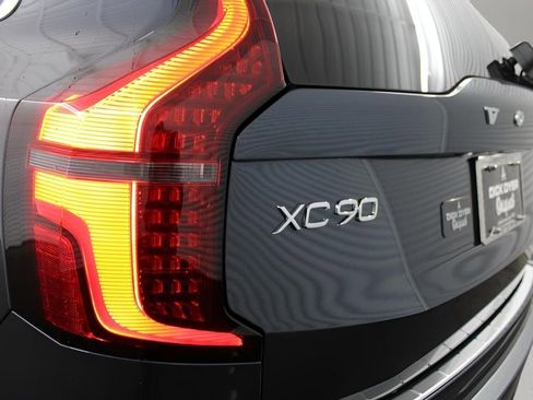 New 2026 Volvo XC90 B6 Plus w/ Protection Package Premier AWD/4WD image 32