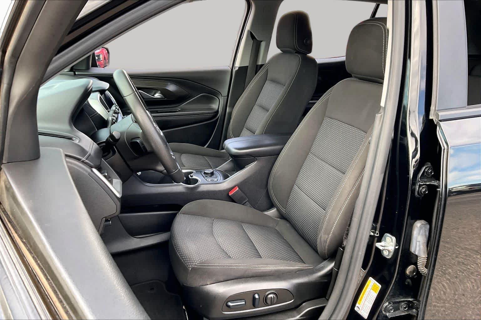 Used 2022 GMC Terrain SLE w/ Driver Convenience Package FWD image 8