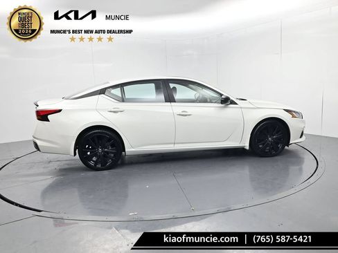 Used 2022 Nissan Altima 2.5 SR w/ Midnight Edition Package AWD/4WD image 8