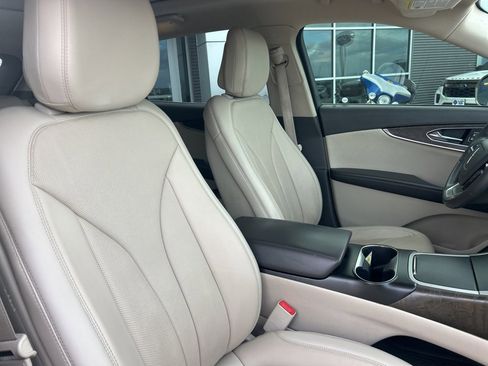 Used 2020 Lincoln Nautilus Reserve image 11