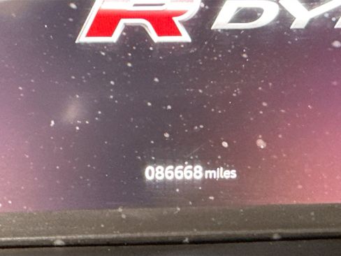 Used 2019 Land Rover Range Rover Velar R-Dynamic SE image 16