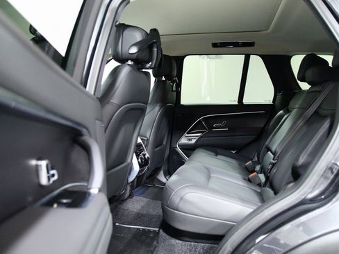 Used 2025 Land Rover Range Rover SE image 26