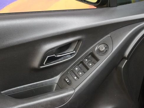 Used 2020 Chevrolet Trax LT w/ Driver Confidence Package FWD image 13