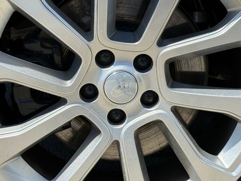 Used 2024 Land Rover Range Rover Sport SE image 20