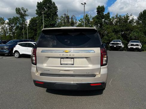 Used 2022 Chevrolet Tahoe LT w/ Luxury Package AWD/4WD image 8