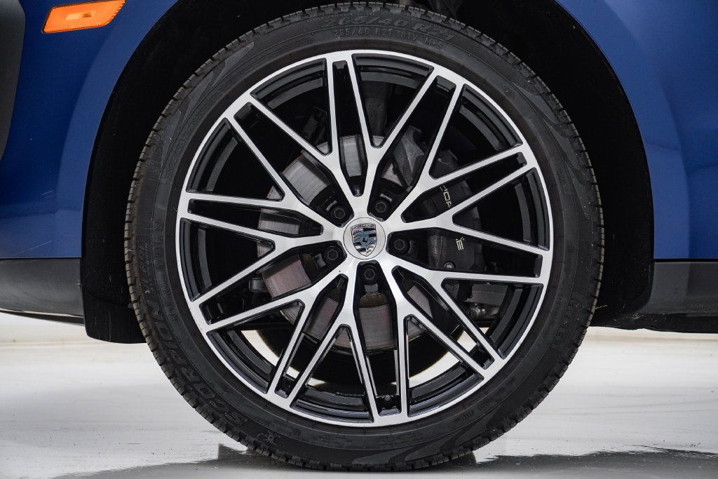 Certified 2026 Porsche Macan AWD/4WD image 13