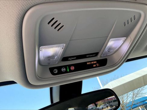 Used 2020 Chevrolet Traverse LS image 32