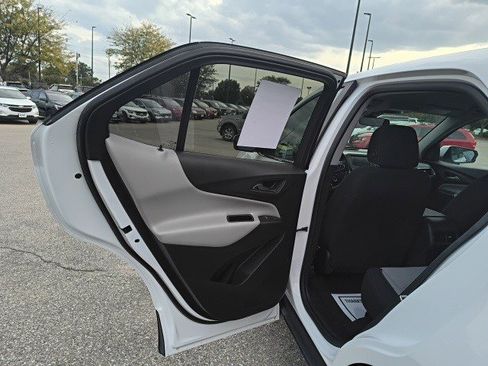 Used 2022 Chevrolet Equinox LT AWD/4WD image 12