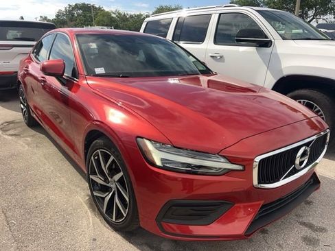 Used 2019 Volvo S60 T5 Momentum image 3