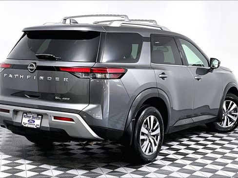 Used 2022 Nissan Pathfinder SL AWD/4WD image 12