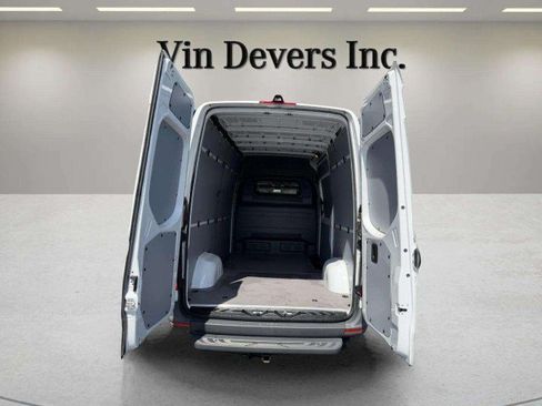 Used 2024 Mercedes-Benz Sprinter 2500 image 25