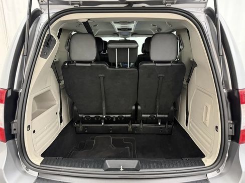 Used 2013 Chrysler Town & Country Touring-L w/ Driver Convenience Group FWD image 29