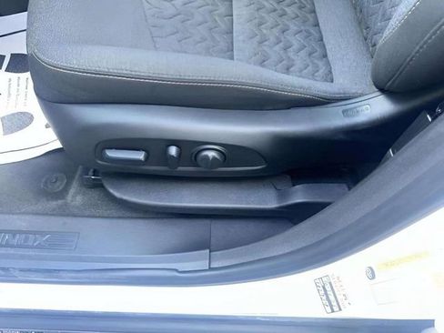 Used 2024 Chevrolet Equinox LT image 6