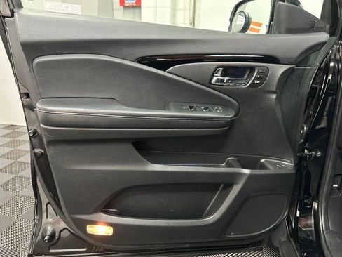 Used 2022 Honda Pilot Touring image 14