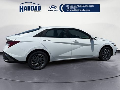New 2026 Hyundai Elantra Hybrid FWD image 7