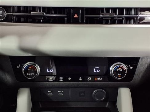 Used 2025 Mitsubishi Outlander SE FWD image 18