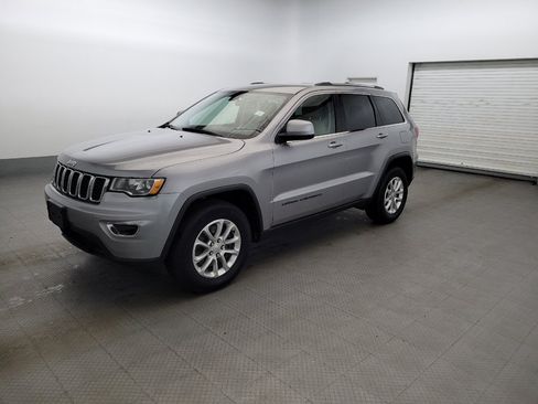 Used 2021 Jeep Grand Cherokee Laredo AWD/4WD image 2
