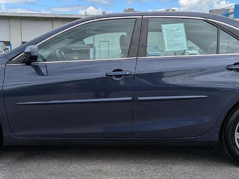 Used 2017 Toyota Camry XLE w/ Moonroof Package FWD image 6