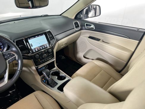Used 2022 Jeep Grand Cherokee Laredo E AWD/4WD image 22