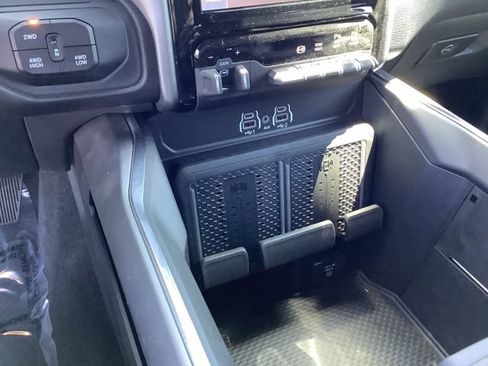 New 2026 RAM 2500 Laramie w/ Night Edition AWD/4WD image 19