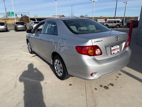 Used 2010 Toyota Corolla LE image 2