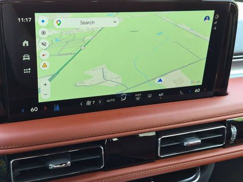 Used 2025 Lincoln Aviator Reserve w/ Jet Appearance Package AWD/4WD image 12