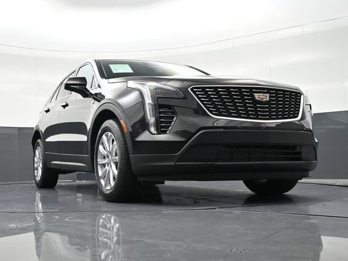 Used 2022 Cadillac XT4 Luxury w/ Driver Awareness Package image 27
