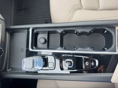 New 2026 Volvo XC60 B5 Plus w/ Protection Package Premier image 20