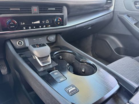 Used 2023 Nissan Rogue SV image 21