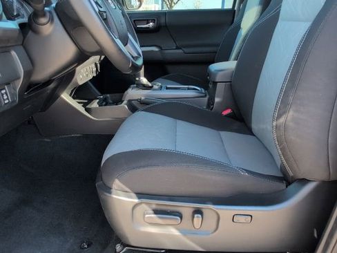 Used 2023 Toyota Tacoma TRD Sport image 9