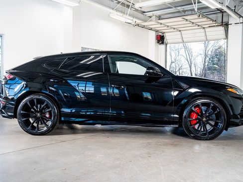 Used 2021 Lamborghini Urus image 5