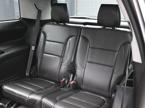 Used 2019 GMC Acadia SLT FWD image 18