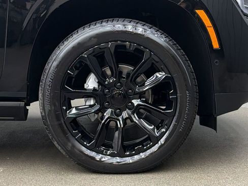 Used 2026 GMC Yukon Denali w/ Sun & Power Step Package AWD/4WD image 9