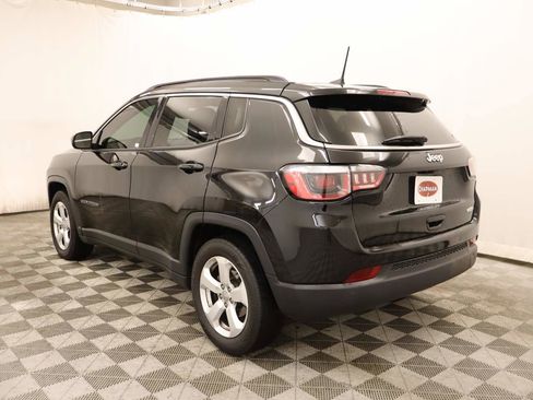 Used 2018 Jeep Compass Latitude w/ Popular Equipment Group FWD image 3