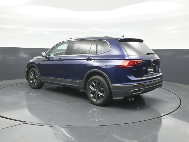 Used 2023 Volkswagen Tiguan SE w/ Panoramic Sunroof Package FWD image 5