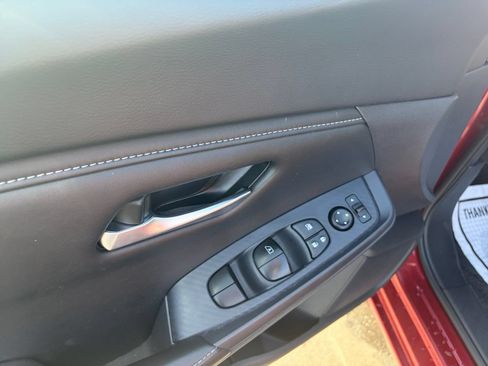 Used 2024 Nissan Sentra SV FWD image 11