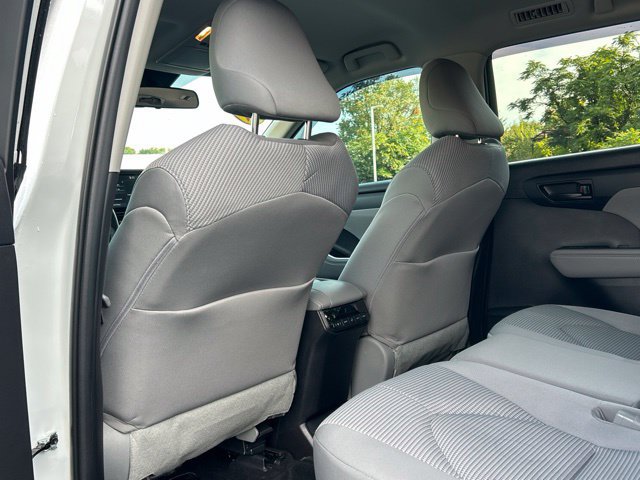 Used 2022 Toyota Highlander LE AWD/4WD image 31