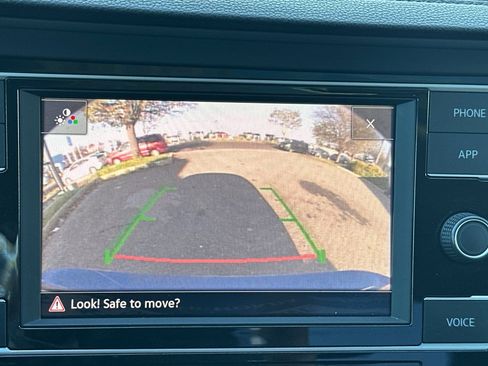 Used 2024 Volkswagen Jetta SE w/ Panoramic Sunroof Package image 22