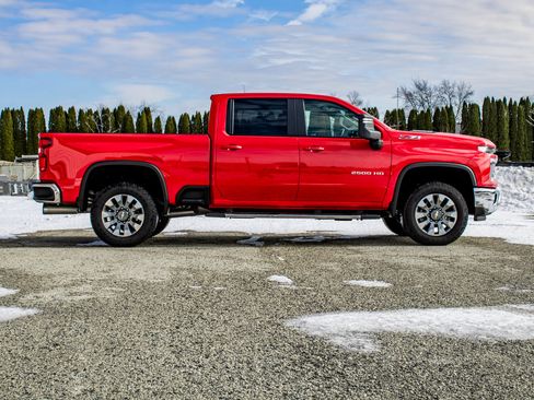 Used 2025 Chevrolet Silverado 2500 LT image 2