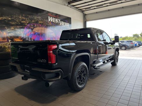 Used 2024 Chevrolet Silverado 2500 High Country w/ Technology Package AWD/4WD image 9
