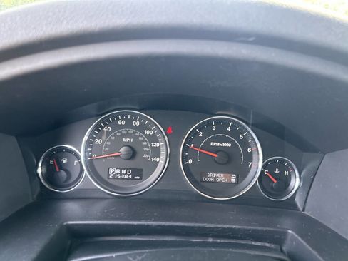 Used 2008 Jeep Commander Sport AWD/4WD image 6