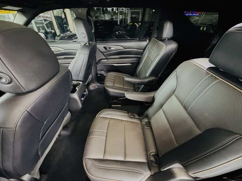 Used 2026 Chevrolet Traverse High Country FWD image 34